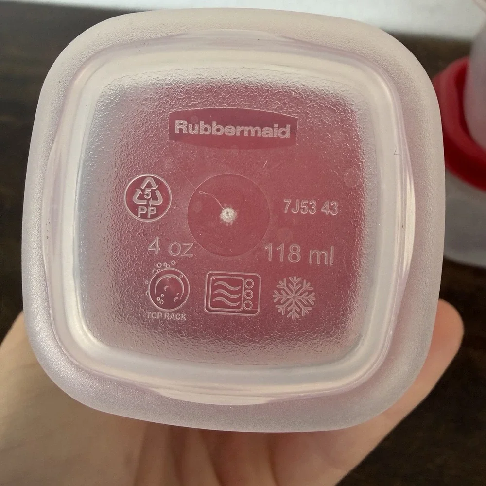 RUBBERMAID PREMIER EASY FIND LIDS FOOD STORAGE CONTAINERS 4 OZ (LOT OF‎ 6)